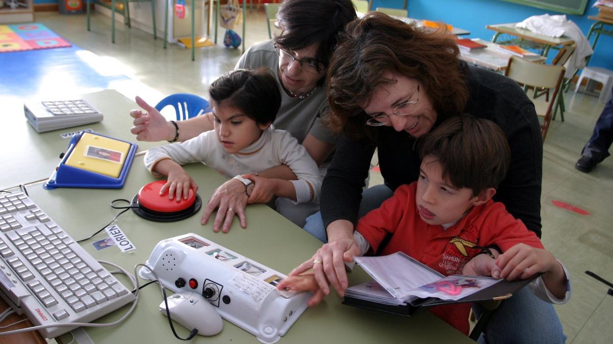 Una auxiliar del centro de educación especial en Alborada.