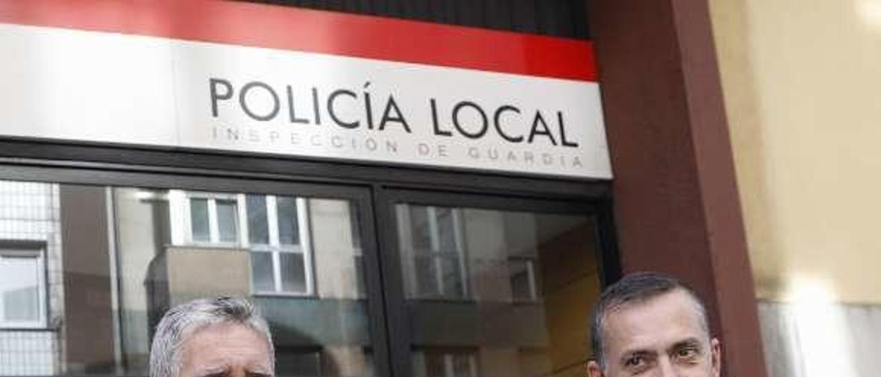 Los intendentes de la Policía Local de Gijón Jesús Templado (a la izquierda) y Vicente Alonso, ayer.