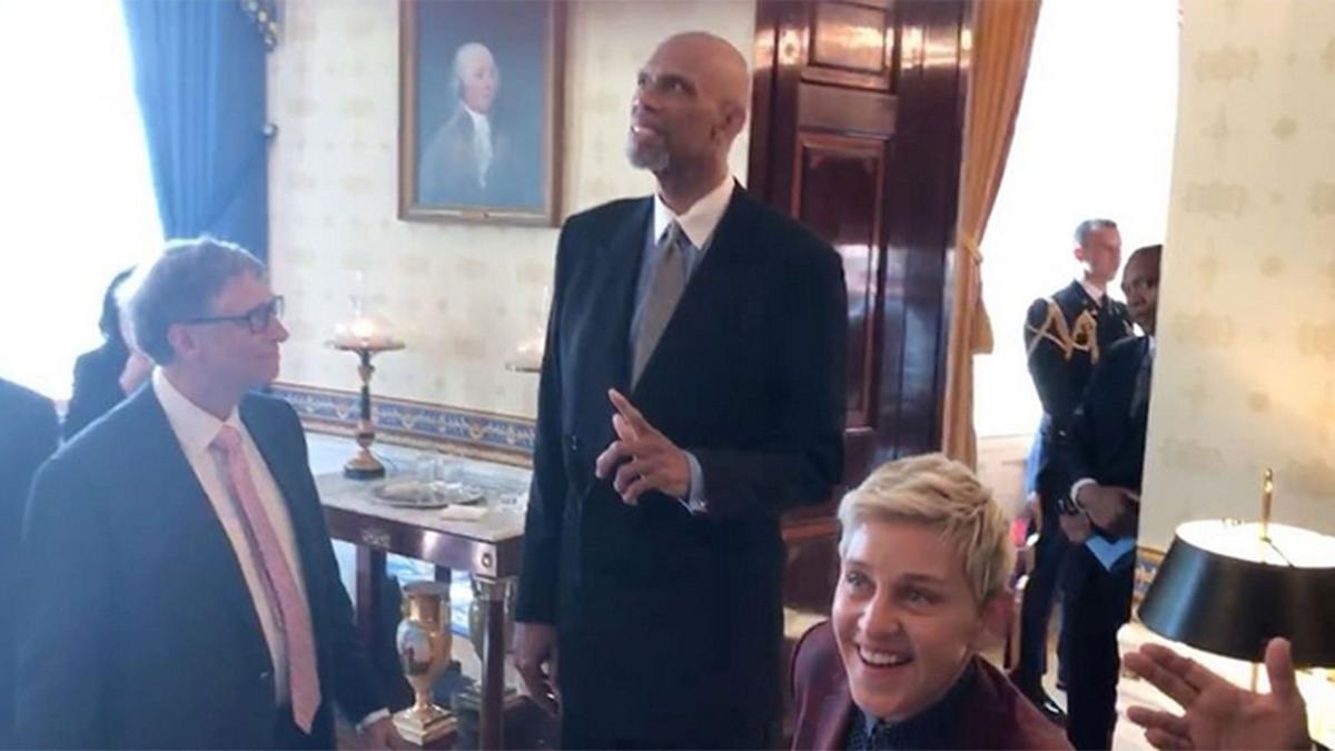 Ellen DeGeneres, Robert De Niro y Tom Hanks hacen el 'reto del maniquí' en la Casa Blanca