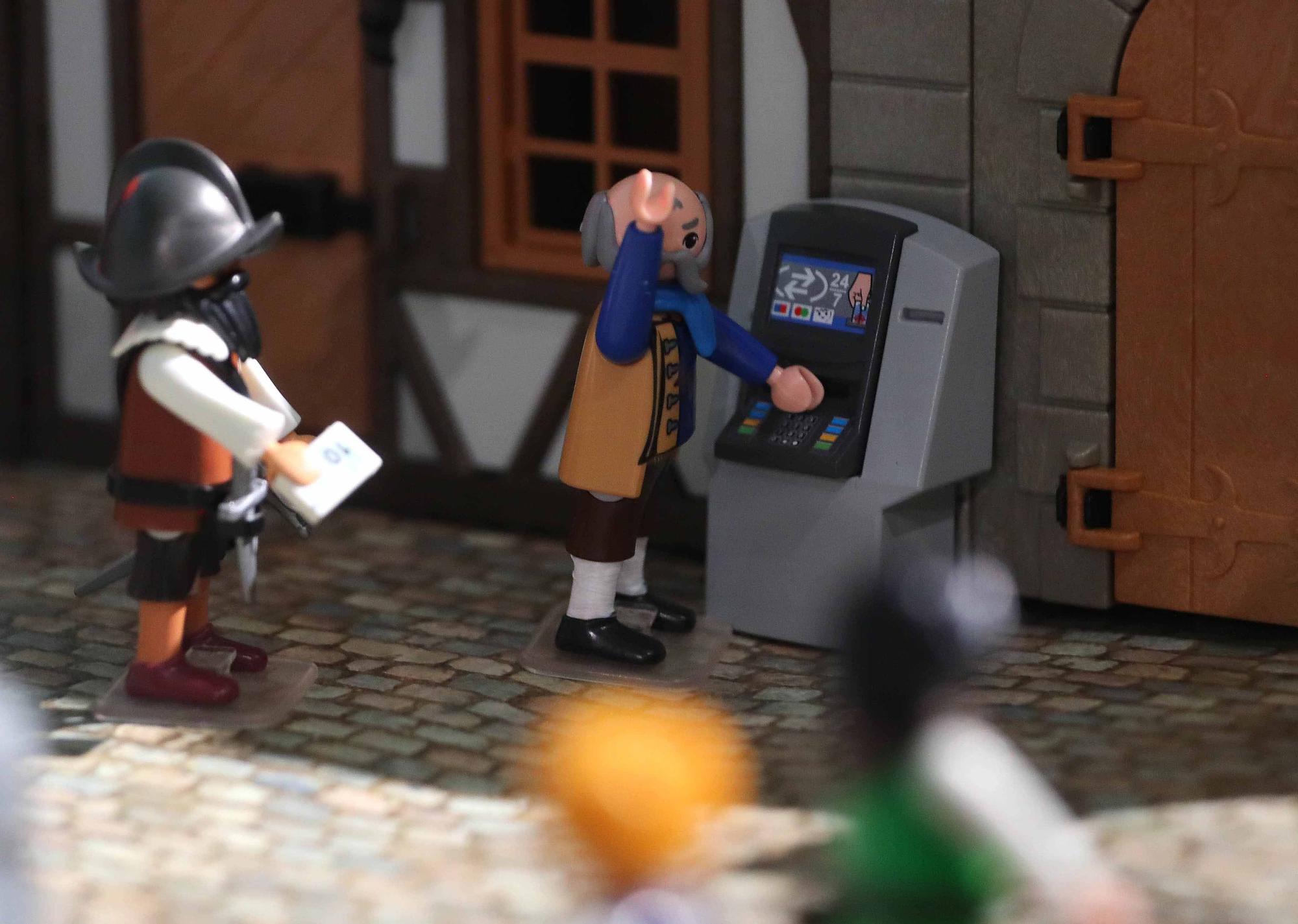 Exposición "El juego de la Historia" con figuras de Playmobil