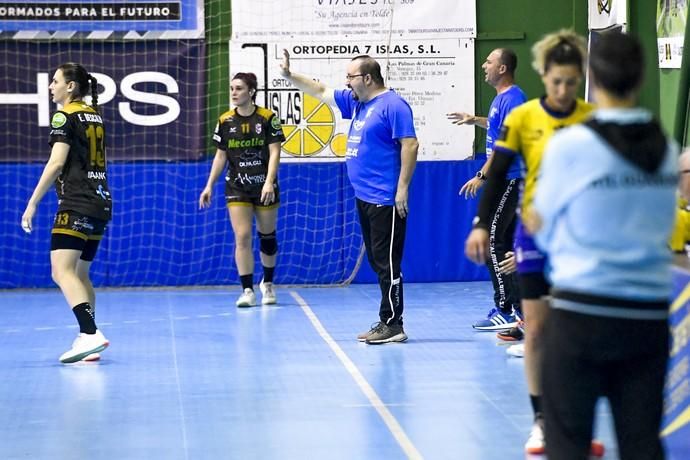 26-02-20 DEPORTES. PABELLON DE LAS REMUDAS. BARRIO DE LAS REMUDAS. TELDE. Partido de balonmano femenino entre el Remudas Rocasa y el Guardés disputado en Pabelloon Antonio Moreno del barrio teldense de Las Remudas.    Fotos: Juan Castro.  | 26/02/2020 | Fotógrafo: Juan Carlos Castro