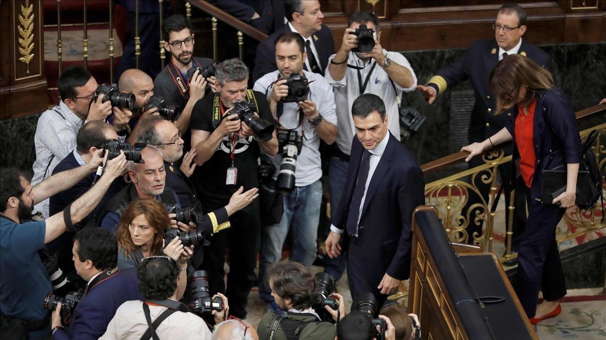 zentauroepp43571777 spain s new prime minister pedro sanchez  r  poses after a v180601123253