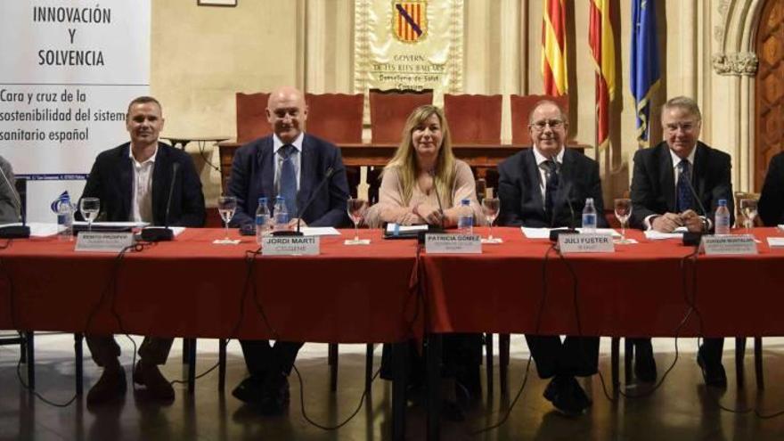 El moderador Emilio de Benito, Benito Prósper, Jordi Martí, Patricia Gómez, Juli Fuster, Joaquín Montalar y Juan E. del Llano.