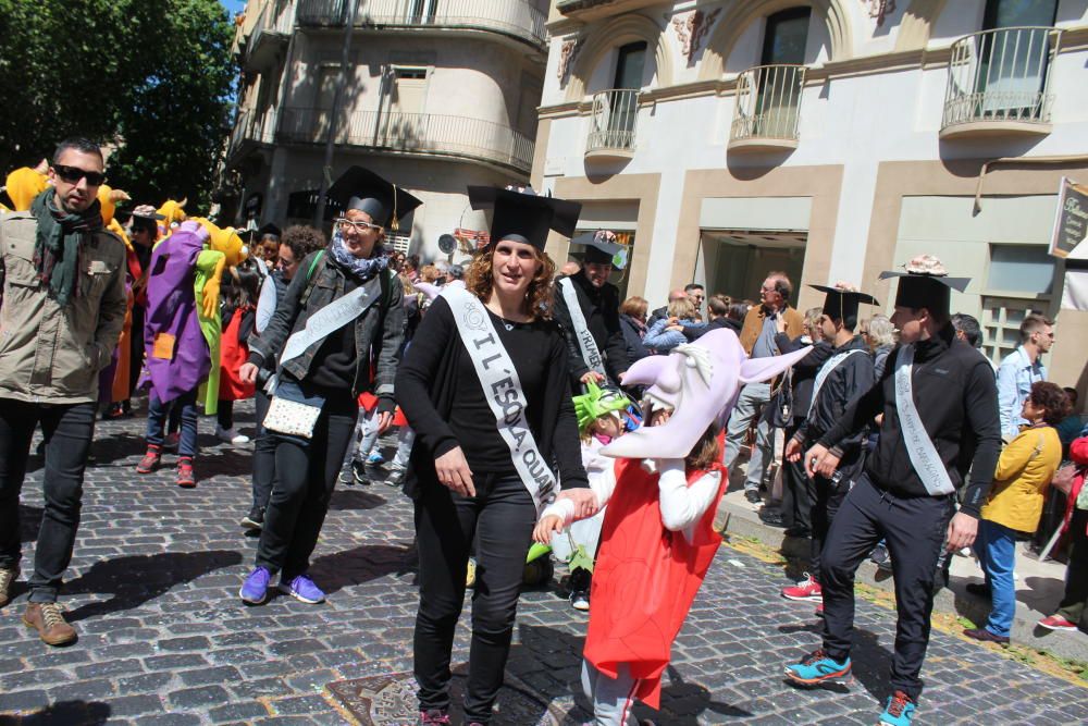 La rua escolar de la Santa Creu torna a enlluernar