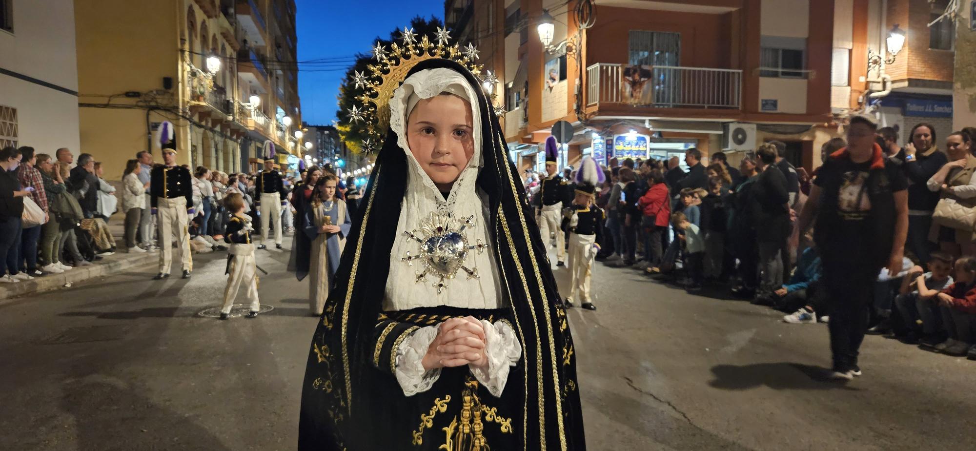 La Dolorosa del Cabanyal sale con escolta fallera