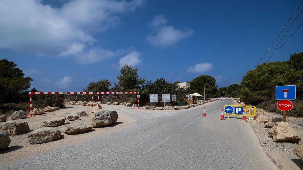 Entra al parking de Platges de Comte