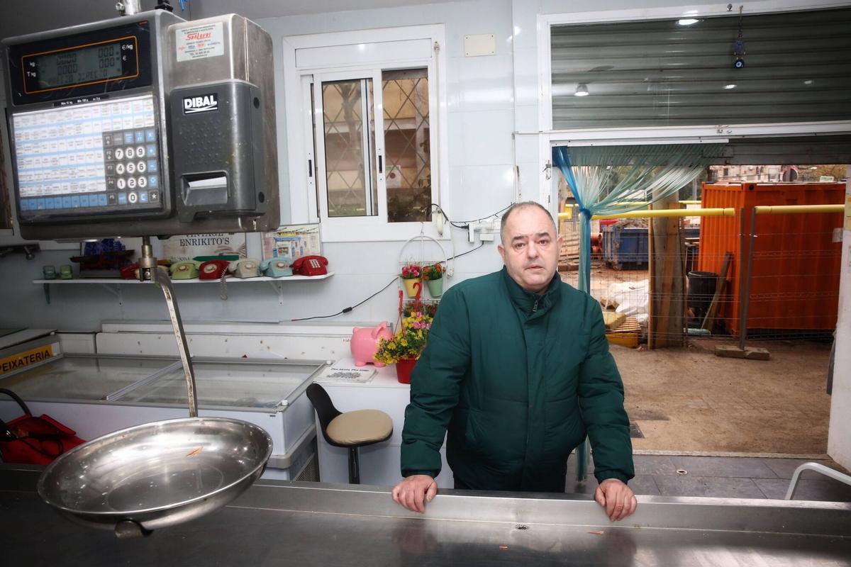 Cierra la 'Peixateria Anita' del barrio de Congrés tras más de siete décadas