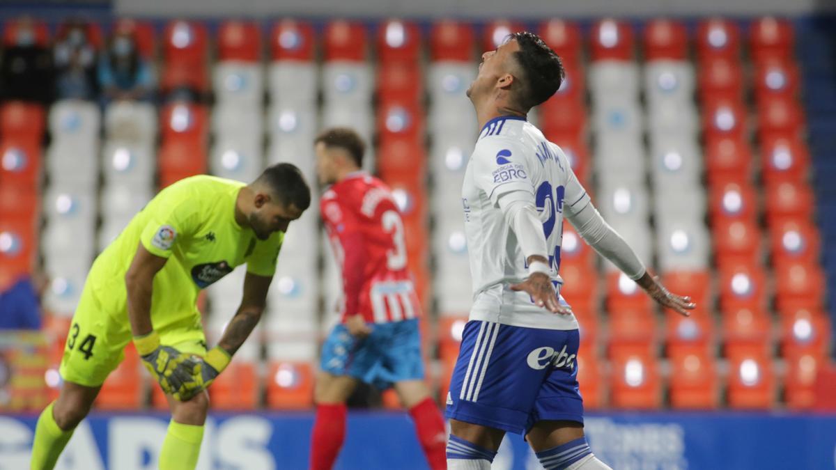 Nano Mesa se lamenta tras fallar una ocasión en el Anxo Carro de Lugo.