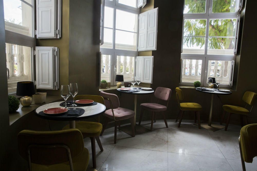 Un espacio acogedor que destaca por su privilegiada ubicación y su cocina mediterránea con toques originales y sugerentes propuestas