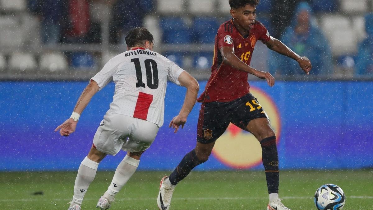 Lamine Yamal, en un partido con la selección española.