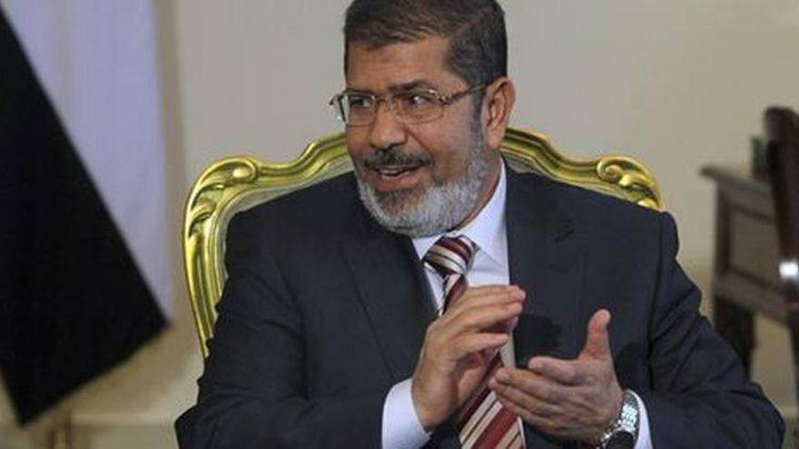 Mursi convoca a las fuerzas políticas para abordar el brote de violencia