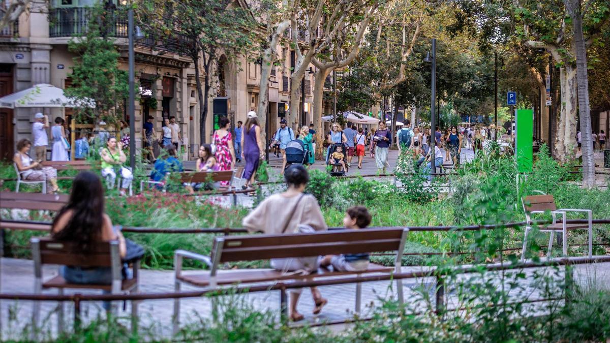 La calle de Consell de Cent, en su intersección con Enric Granados