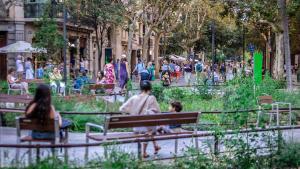 La calle de Consell de Cent, en su intersección con Enric Granados.