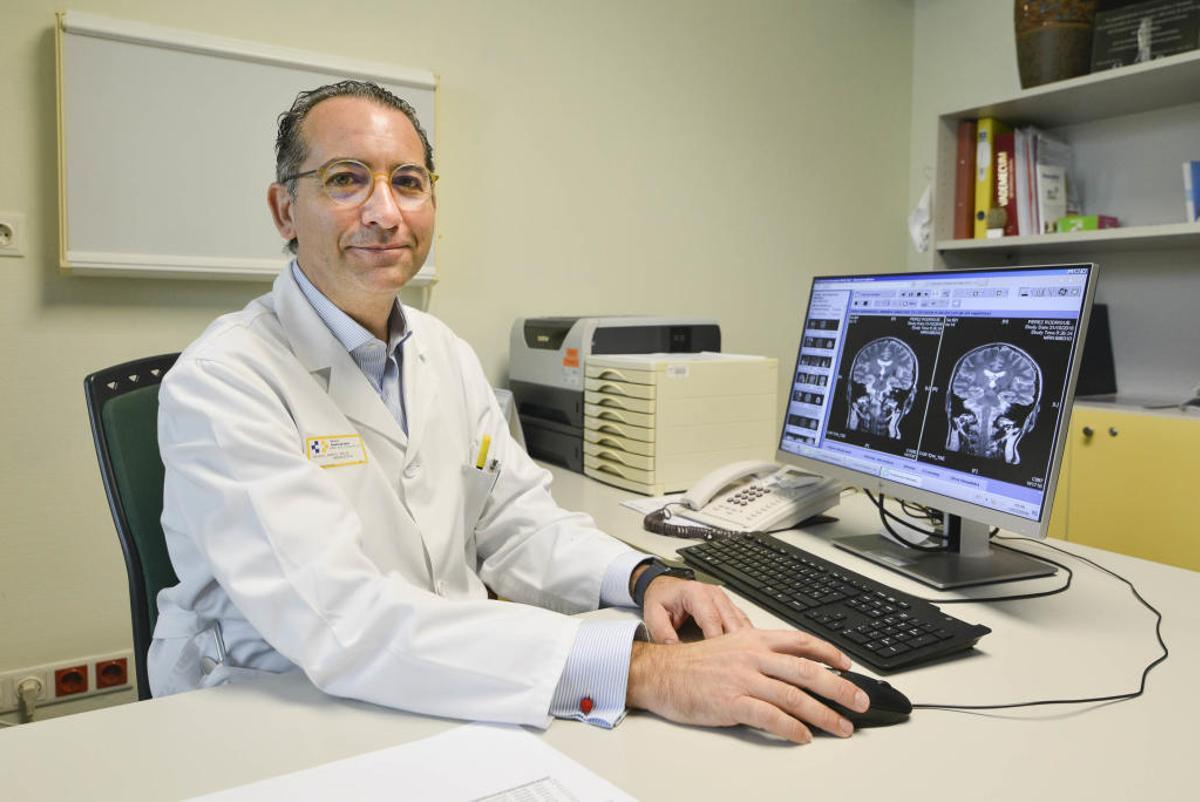 Miguel Hervás, responsable de la Unidad de Esclerósis Múltiple del Hospital Insular.
