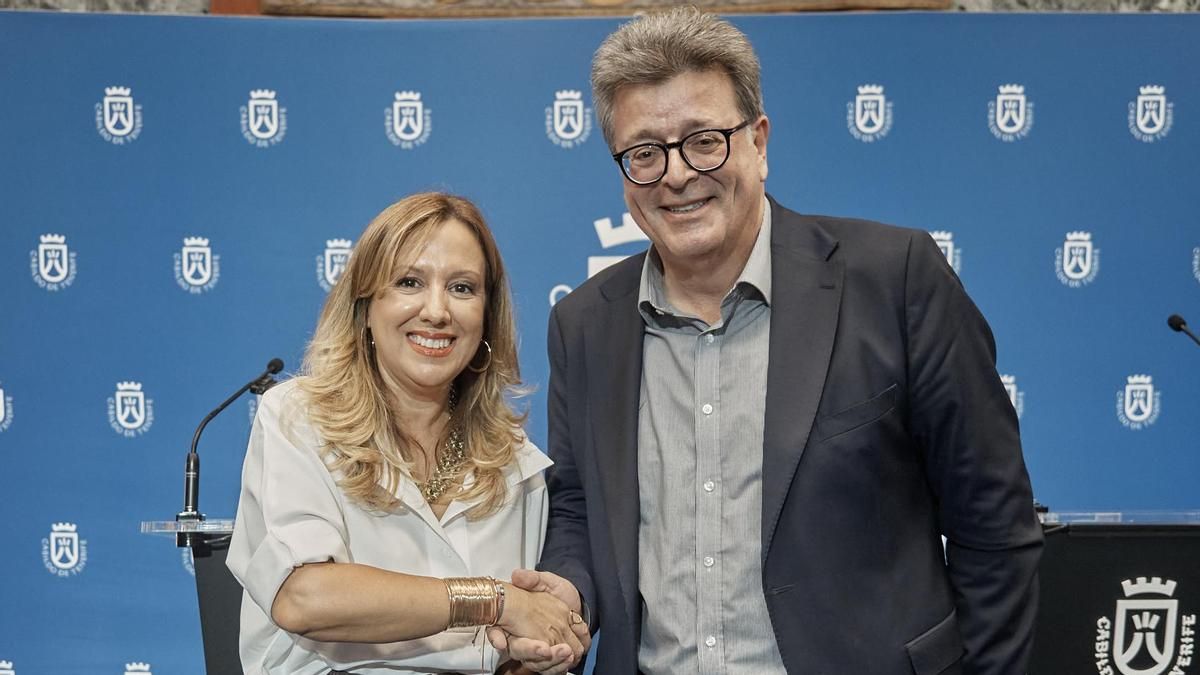 Rosa Dávila y José Carlos Acha, tras el Consejo de Gobierno de Cabildo de Tenerife
