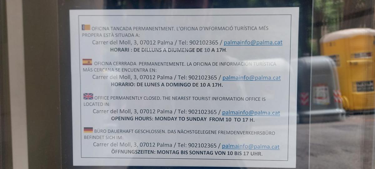 En el cartel se informa de que el cierre es definitivo y se redirige al interesado a una oficina municipal.