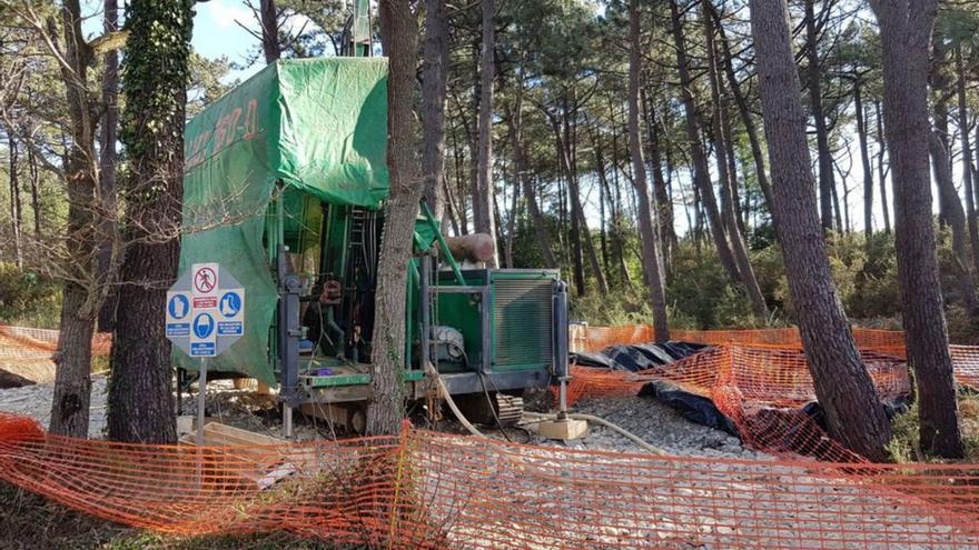 El plan de la mina de oro de Salave, en suspenso a la espera de un informe municipal y otro de la CUOTA