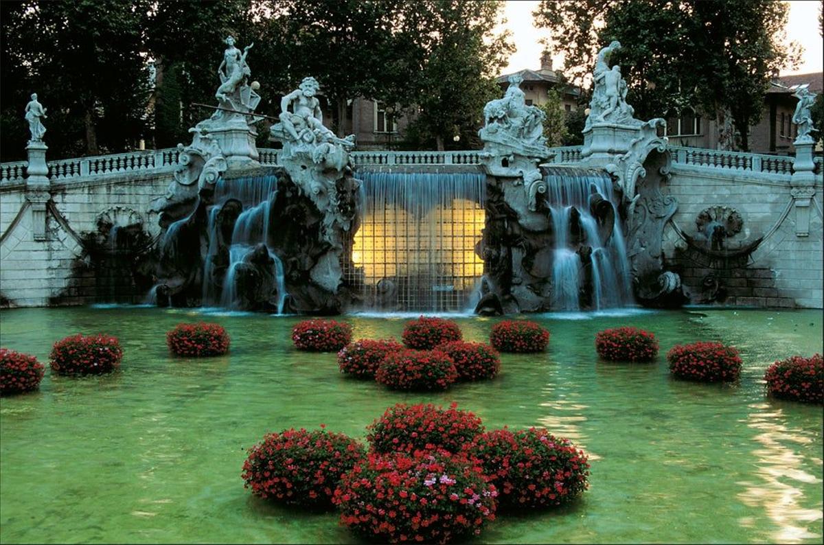 Fontana dei Mesi, creada con motivo de la Exposición Nacional de 1898.