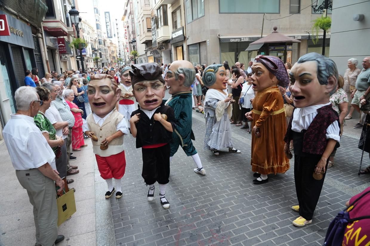 Castelló recibe con honores al Santísimo en la procesión del Corpus Christi