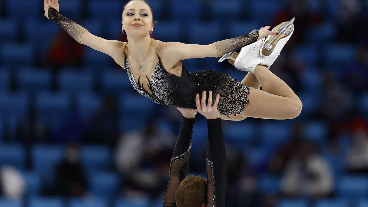 Una patinadora durante su participación en los Juegos Olímpicos de Invierno de Pekín.