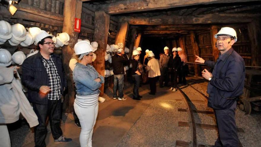 Visitantes en el Museo de la Minería de El Entrego.