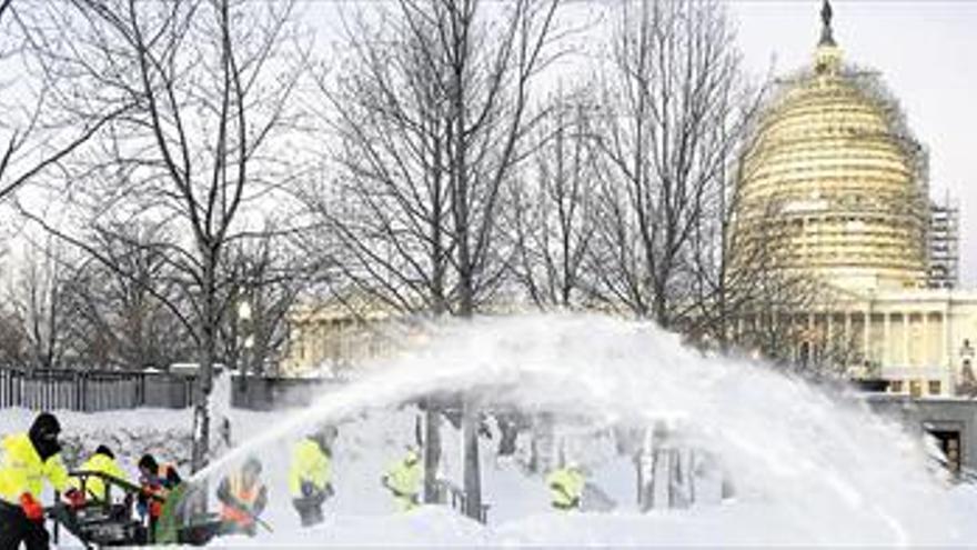 La tormenta de nieve que asola EEUU deja al menos 18 muertos