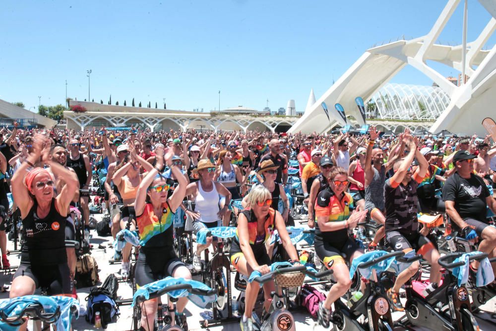 Récord mundial de personas en bicis estáticas en la Ciudad de las Ciencias