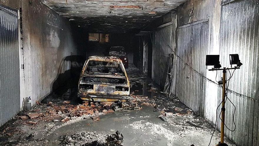 Estado en el que quedó el vehículo afectado por el incendio.