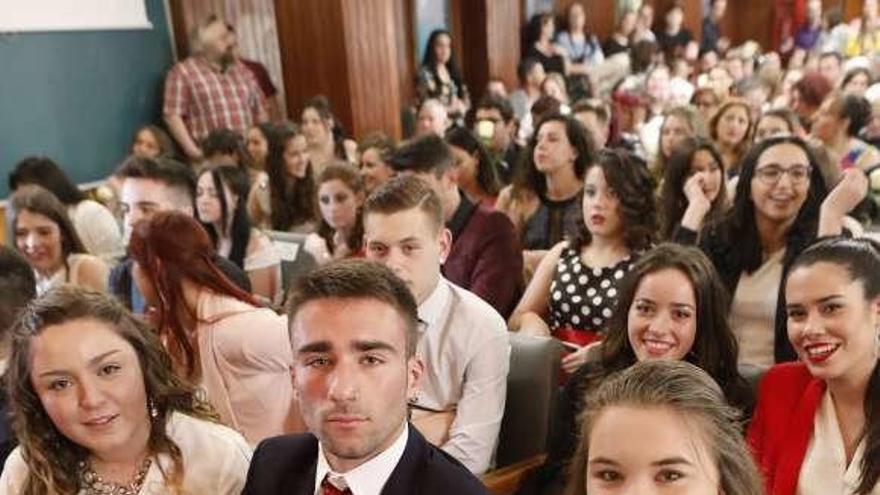 Los alumnos del IES Doña Jimena, en su despedida.