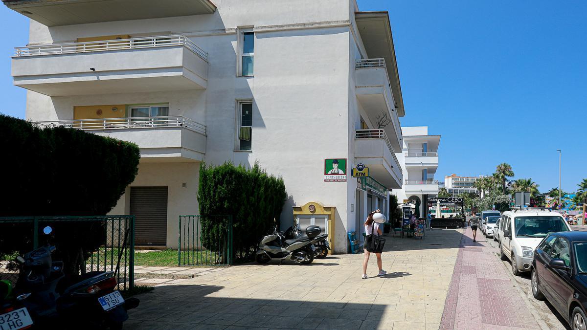El turista que va morir a Eivissa després de precipitar-se d’un segon pis va saltar del balcó sota els efectes d’al·lucinògens