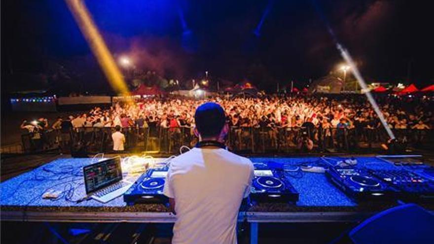 Doble sesión de DJ en la fiesta de bienvenida del BEF de Benicàssim