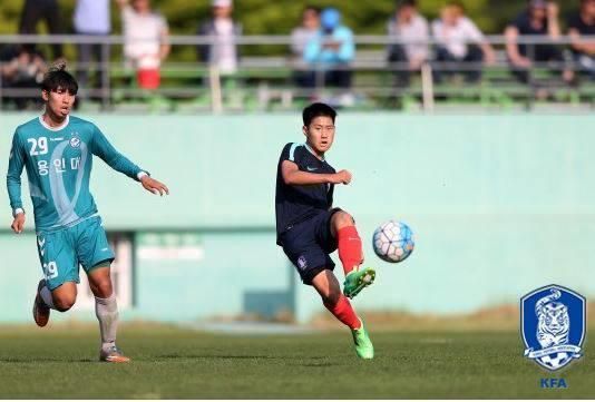 Kangin Lee irrumpe como icono en el fútbol asiático