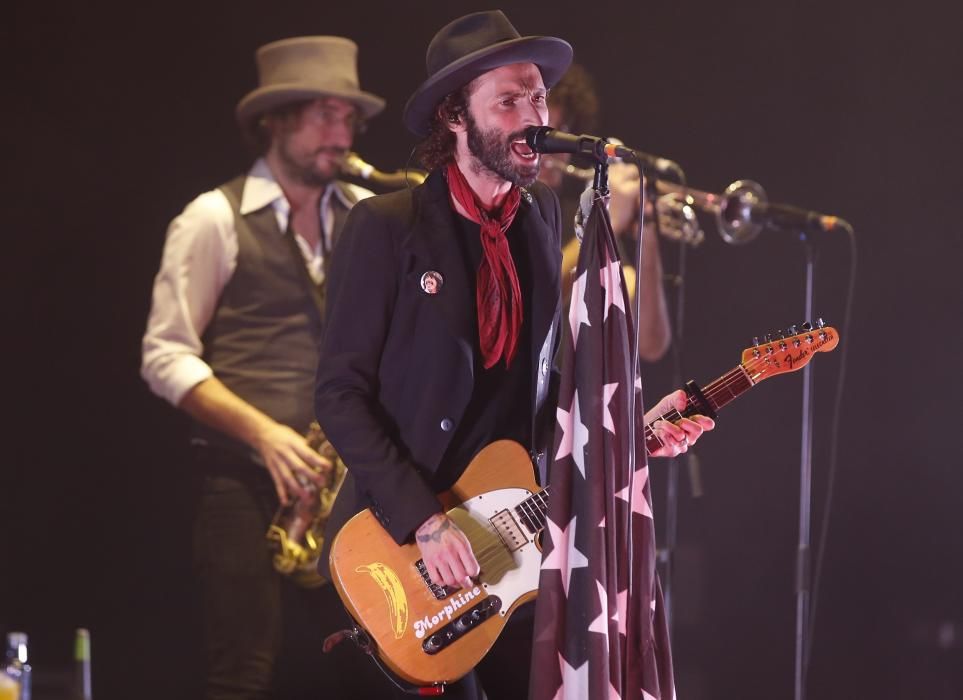 Leiva desata los “Monstruos” de su último disco en el Auditorio Mar de Vigo