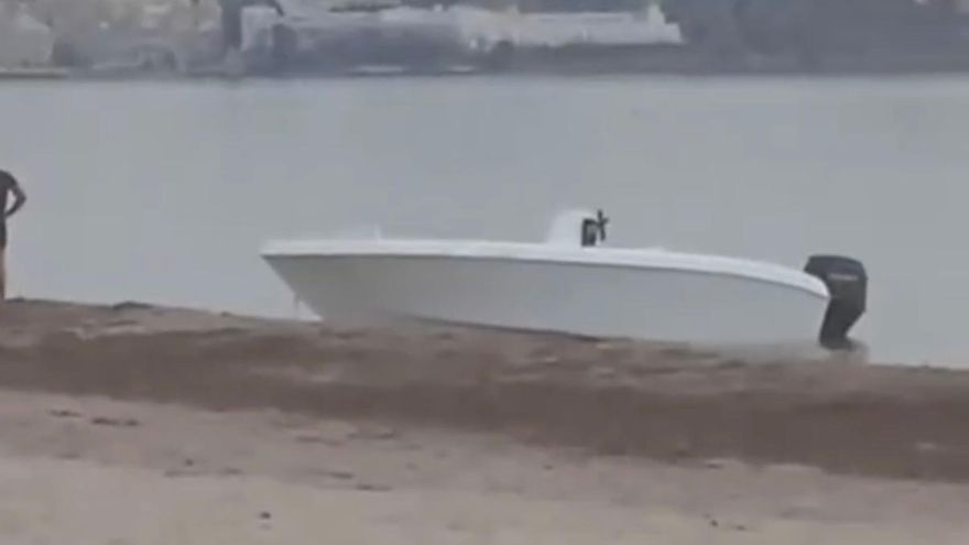 Vídeo: llega una patera a Platja d&#039;en Bossa
