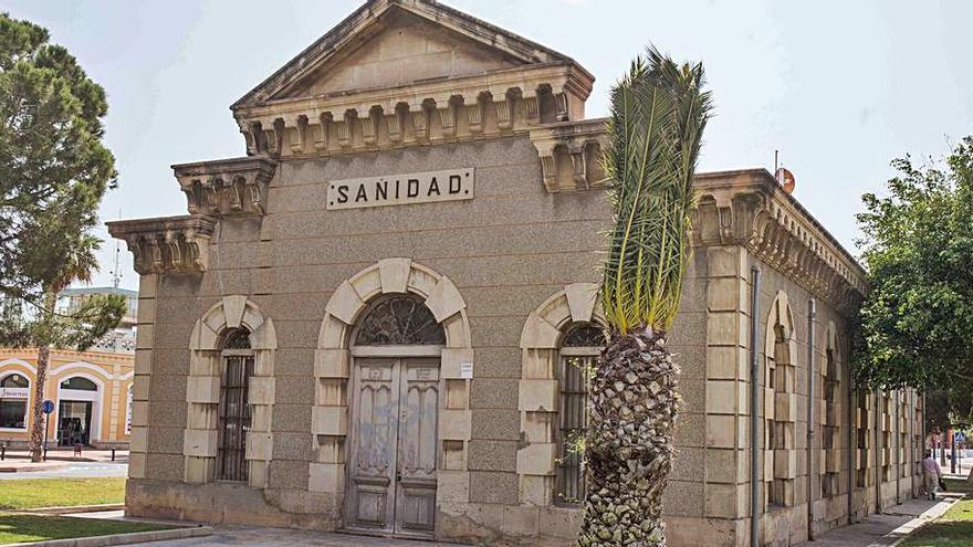 El antiguo edificio de Sanidad que pertenece al Puerto. | ISABEL RAMÓN