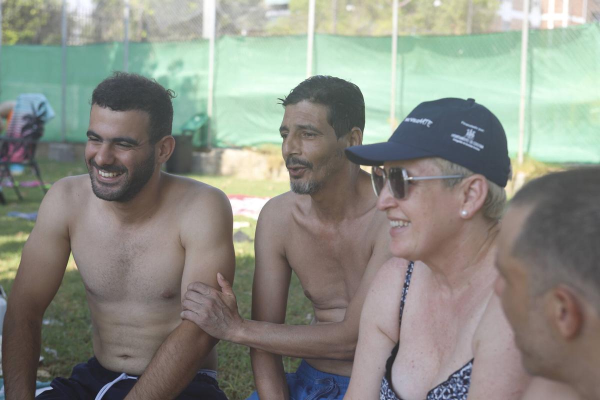 Día de piscina de usuarios del comedor social trinitario de la Fundación Prolibertas