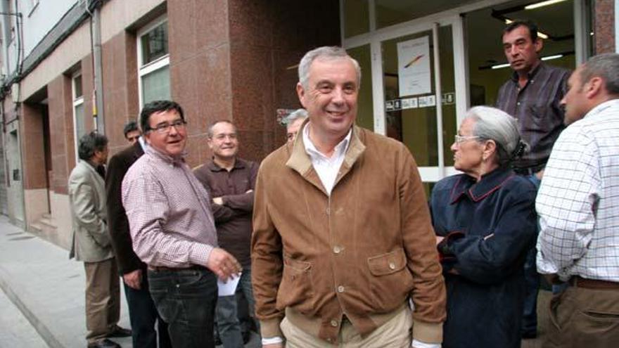 Manuel Vázquez en la sede del PSdeG en Ourense