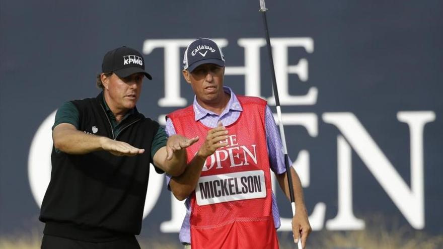 Mickelson lidera en Troon con una vuelta de récord