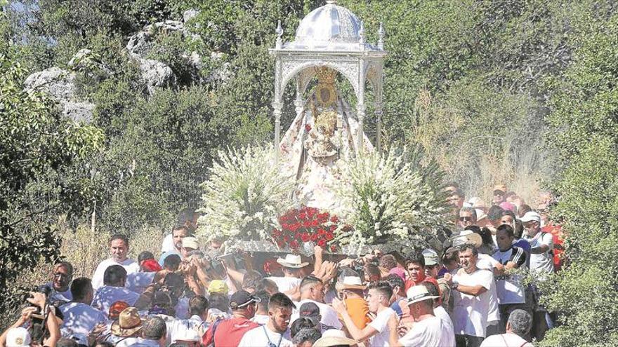 Cabra vibró con la ‘Bajá’ de la Virgen de la Sierra desde el santuario a la ciudad