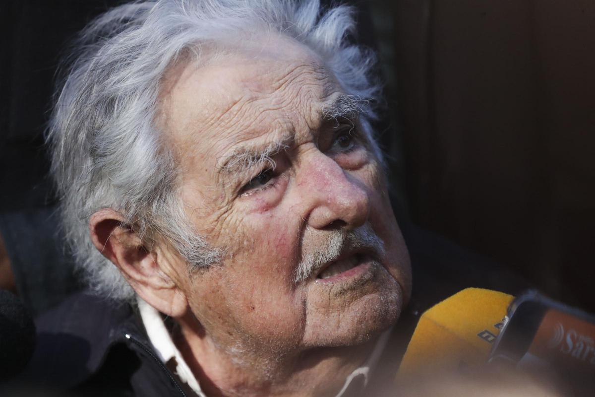 "Gràcies 'Pepe' Mujica, sempre seràs la llum que ens va donar esperança als que creiem en l'amor i la justícia" "Gràcies 'Pepe' Mujica, sempre seràs la llum que ens va donar esperança als que creiem en l'amor i la justícia"