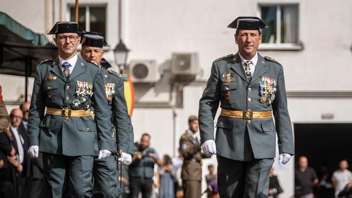 El coronel jefe de la Guardia Civil de Santa Cruz de Tenerife, José María Tienda, a la derecha de la imagen, el 12 de octubre de 2022.