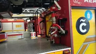 Arden cuatro contenedores de madrugada en Ciudad Escolar en A Coruña