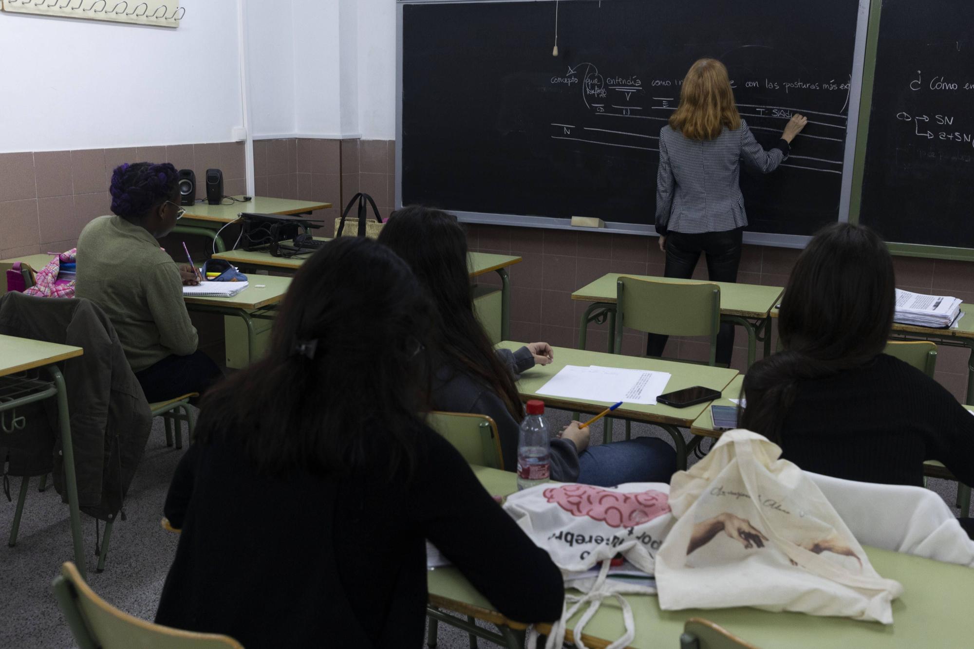 PAU 2023| Estudiantes valencianos se preparan para la selectividad: "Te lo juegas todo en tres días"