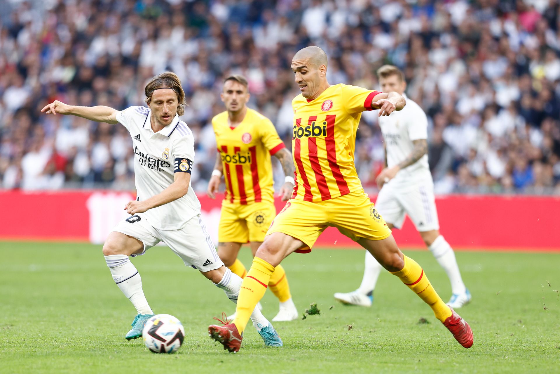 Oriol Romeu, jugador del Girona FC, durante un partido contra el Real Madrid esta temporada.