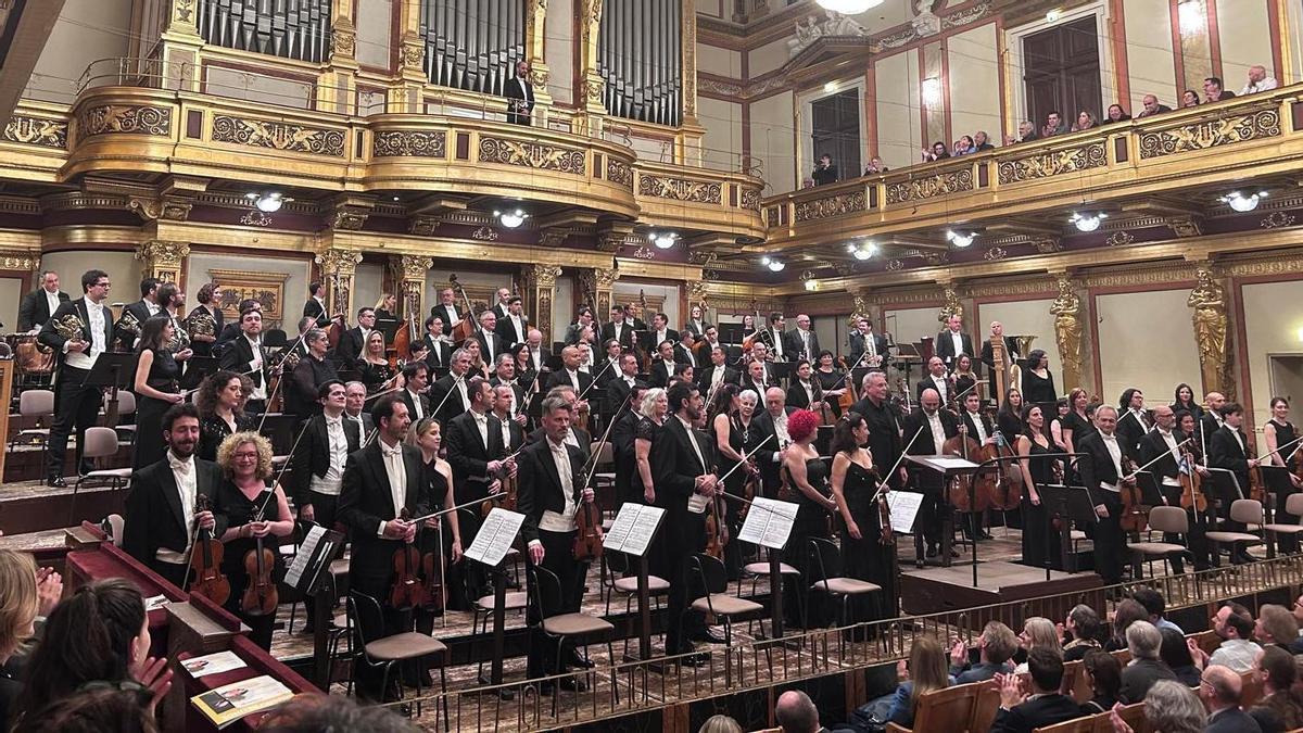 La Orquesta de València el pasado mes de abril con su uniforme de gala en el el Musikverein de Viena.