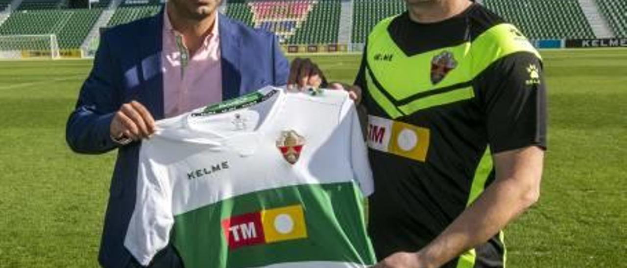 El director deportivo, Jorge Cordero, junto a Josico, el día de la presentación del entrenador.