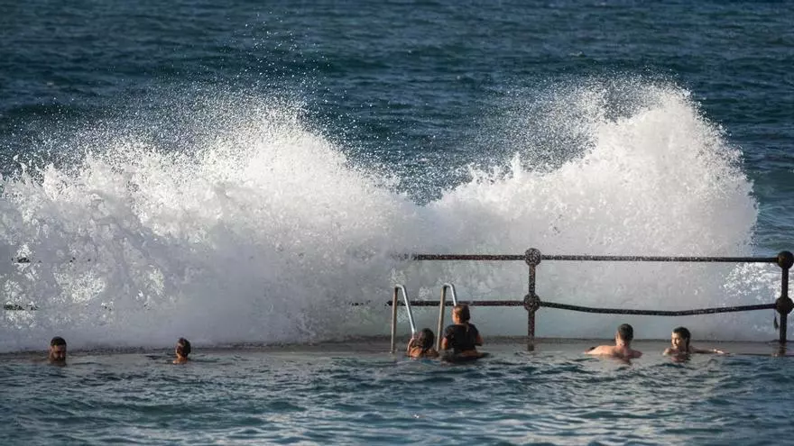 Mareas vivas en la costa de Bajamar