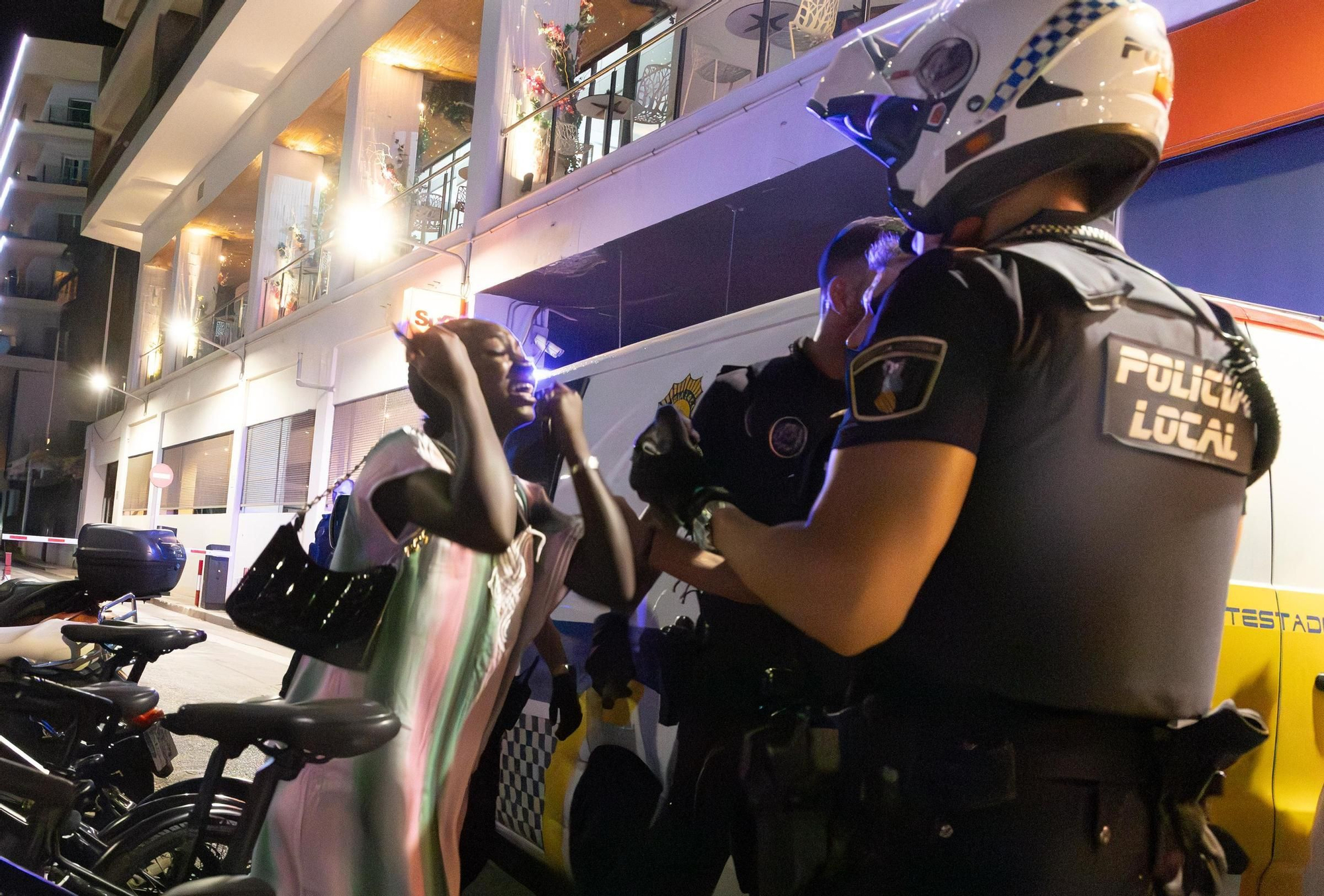 Operativo conjunto policial contra el ‘top manta’ en el puerto de Alicante