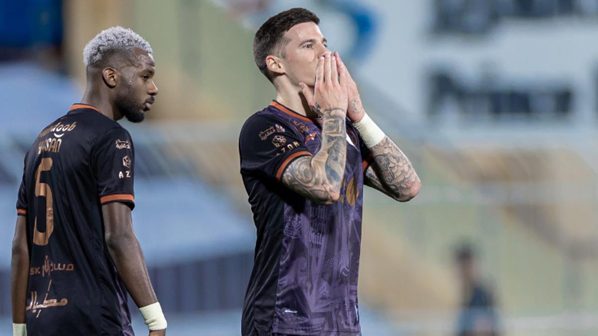 Santi Mina, celebrando un gol con el Al-Shabab