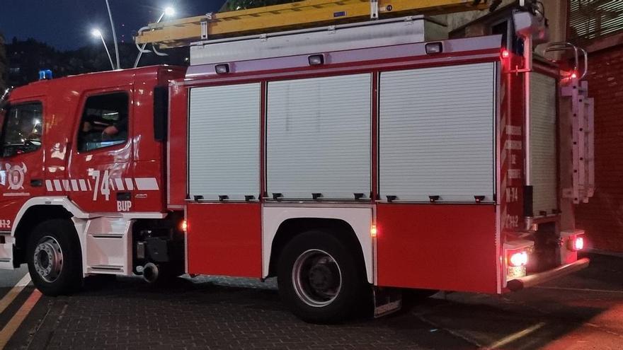 Afectada una mujer intoxicada por humo tras un incendio en Tenerife